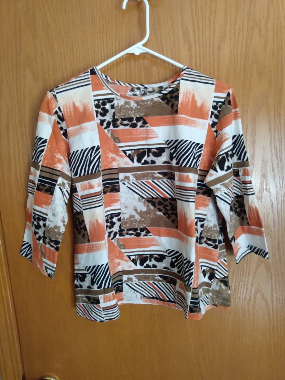 Serengeti Coral Animal Print Geometric Top T-Shirt Women's Large 3/4 Sleeve EUC